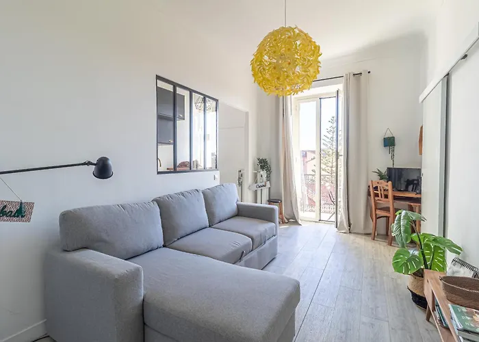 Charming In The Heart Of מנטון